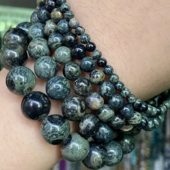 Green Rhyolite Jasper  15" Strand - Picture 2 of 3